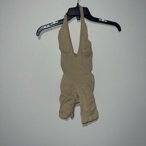 SKIMS SEAMLESS SCULPT DEEP PLUNGE HALTER BODYSUIT CLAY XXS